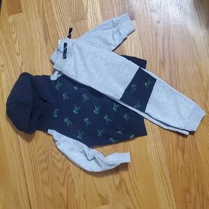 Free Planet sweatshirt and sweatpants set
